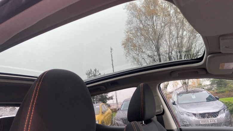 Nissan Qashqai 1.3 DiG-T N-Motion 5dr Petrol Hatchback